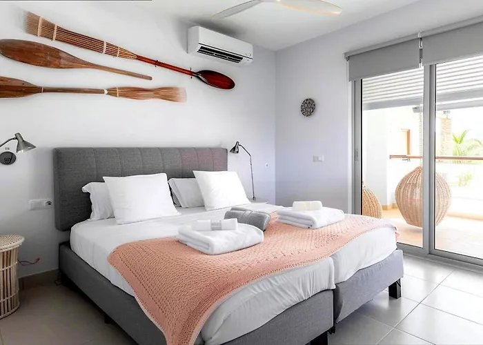 Modern House With Pool For 12 Guests In Holiday home *