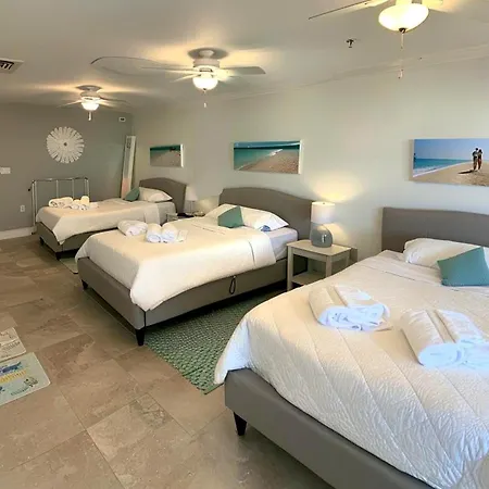 Modern House With Pool For 12 Guests In