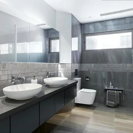 Case de vacanță Modern House With Pool For 12 Guests In