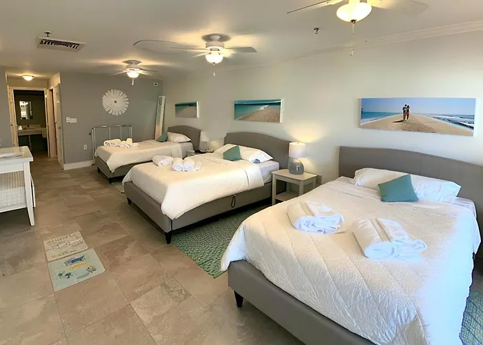 Modern House With Pool For 12 Guests In