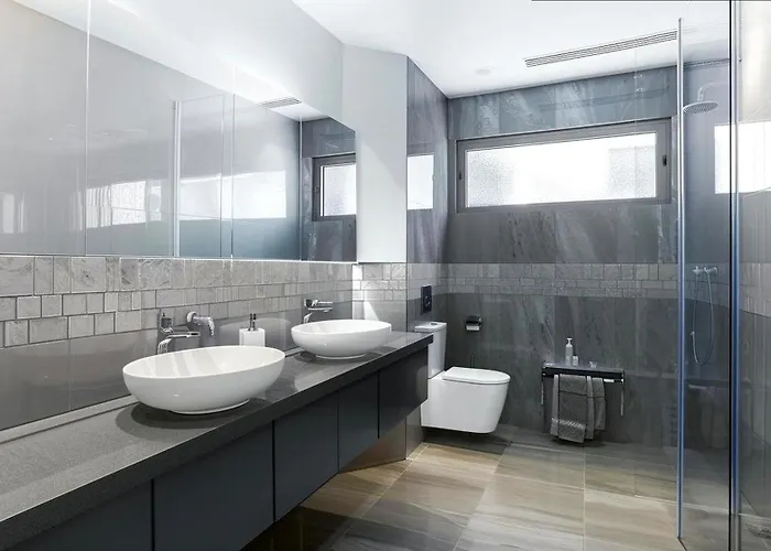 Case de vacanță Modern House With Pool For 12 Guests In