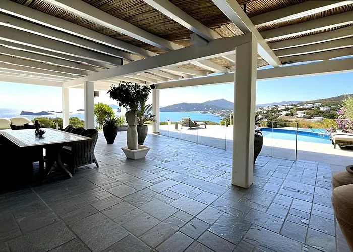 Modern House With Pool For 12 Guests In *