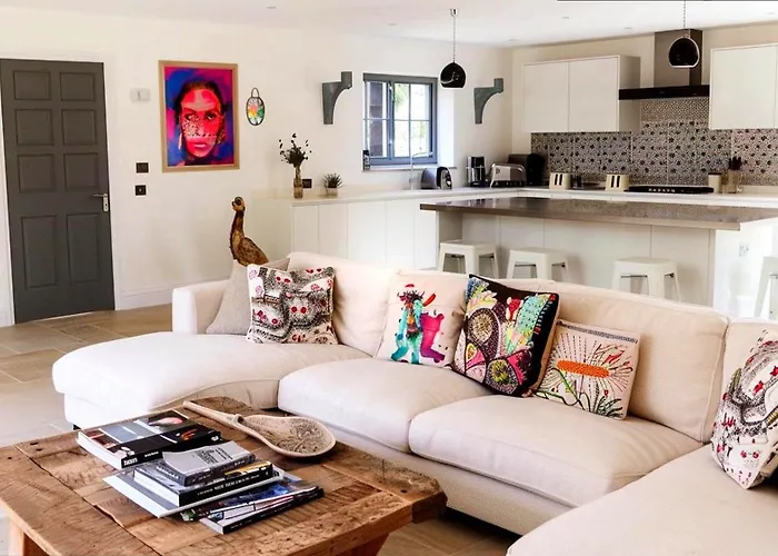 Modern House With Pool For 12 Guests In *