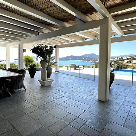 Modern House With Pool For 12 Guests In *