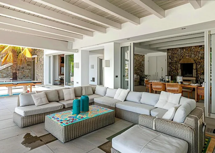 Vakantiehuis Modern House With Pool For 12 Guests In *